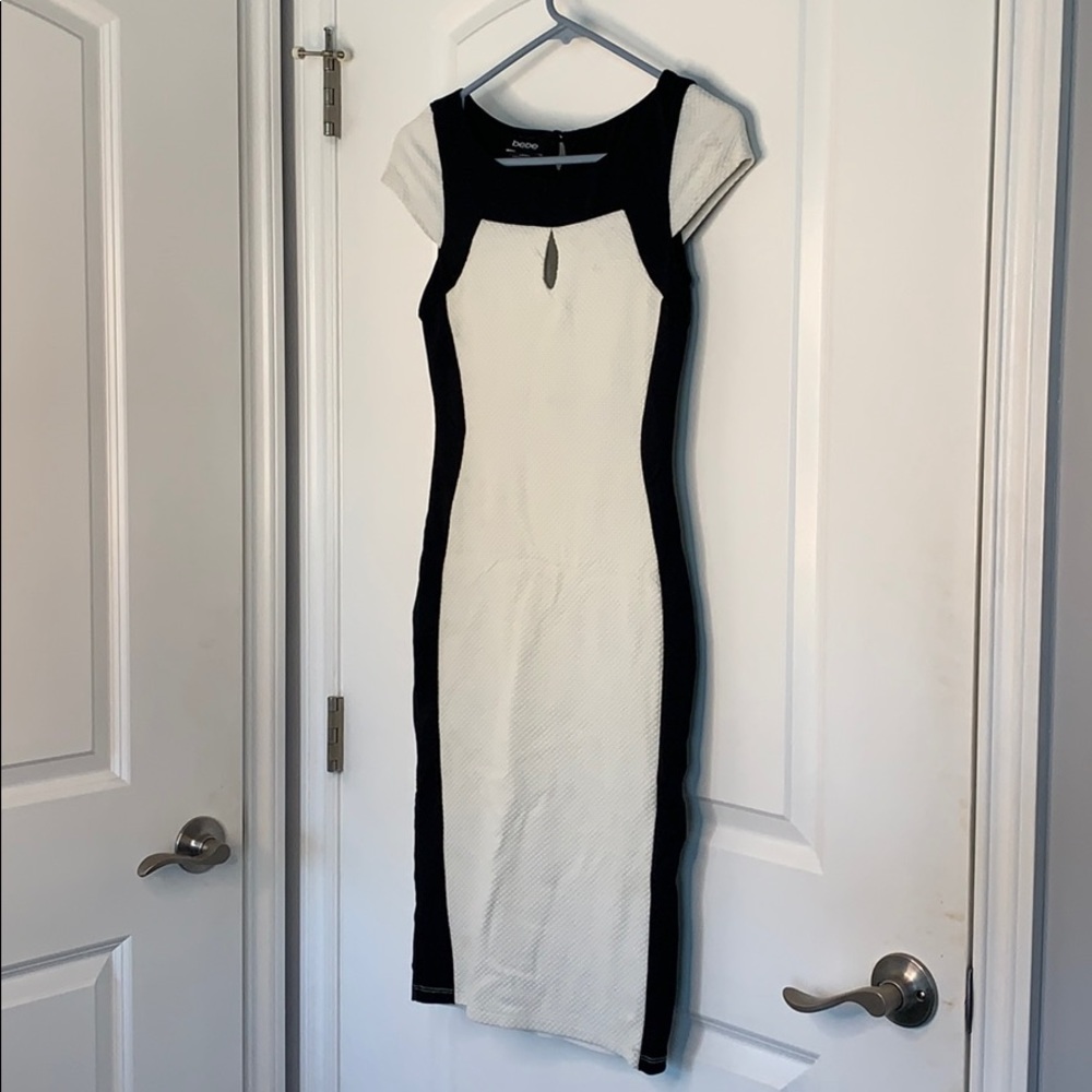• bebe • XS • Black + White Keyhole Dress